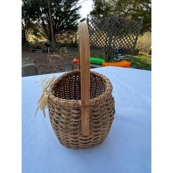 Handmade Basket w Handle Artist Aletha Gilbert Rattan Sea Grass (Bow & Shell EUC - Picture 11 of 12